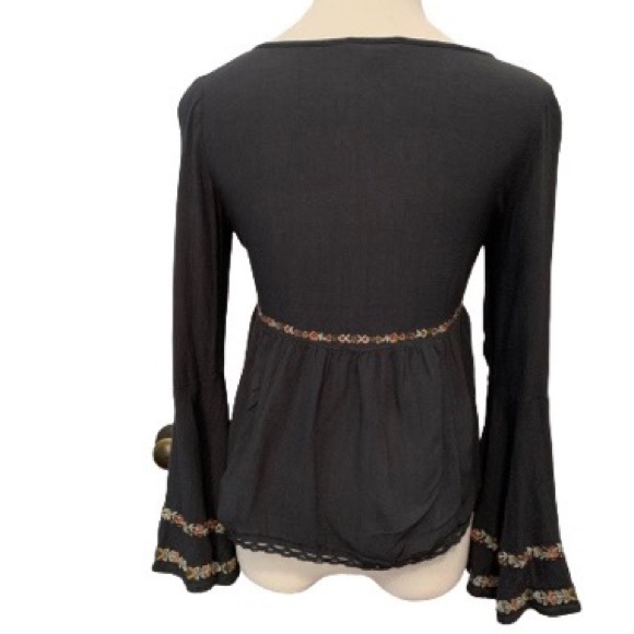 SOLD American Eagle Outfitters grey embroidered boho bell sleeve blouse. Size XS - Picture 7 of 10